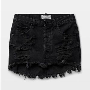 Aritzia - One Teaspoon junk yard distressed skirt in Black Oak Size 6